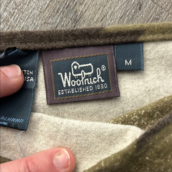 Woolrich Olive and Cream Garment - Picture 2 of 2